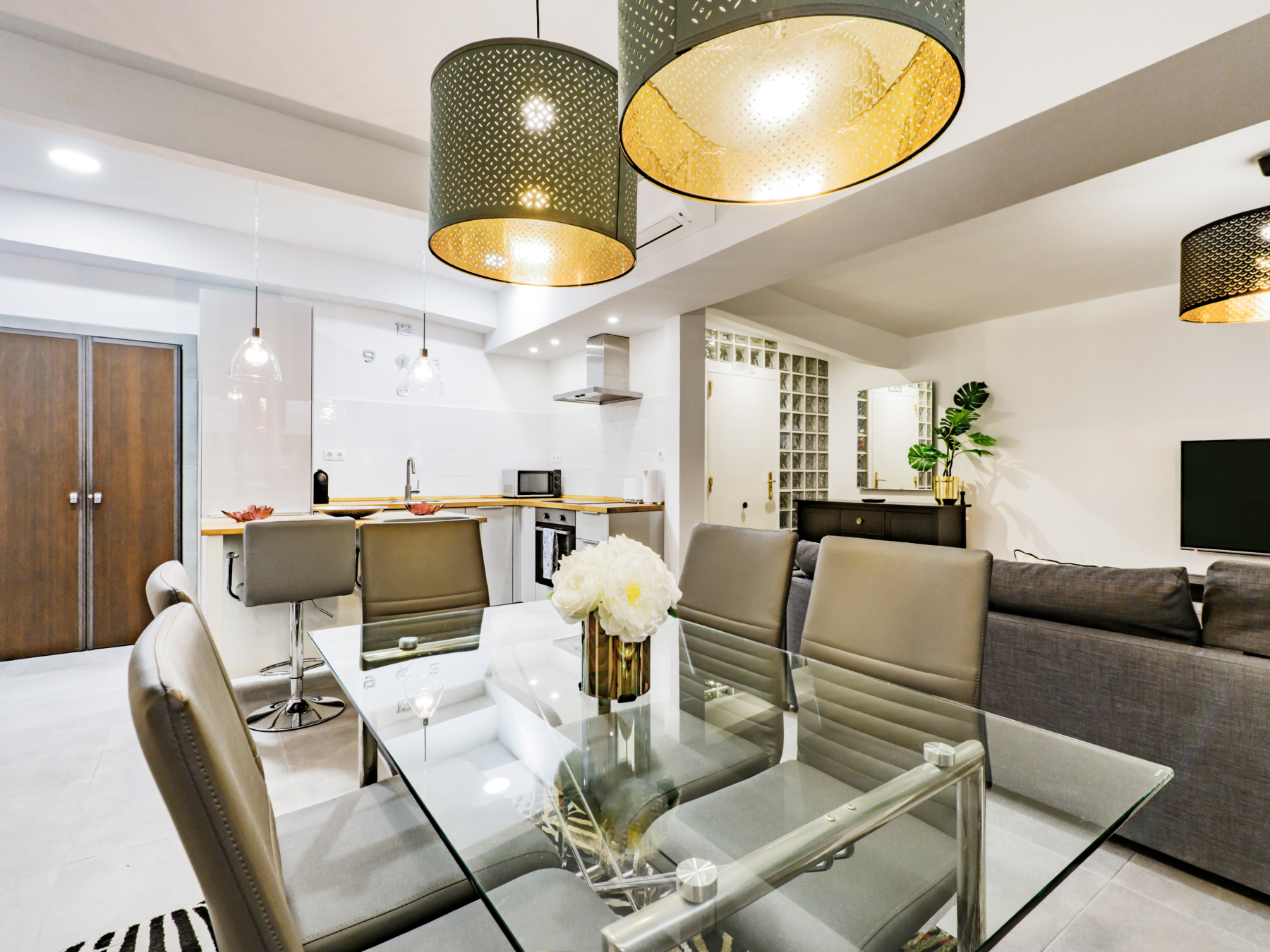 Image showcasing Shopping tips for energy-saving light bulbs | Lew Geffen Sotheby's ...